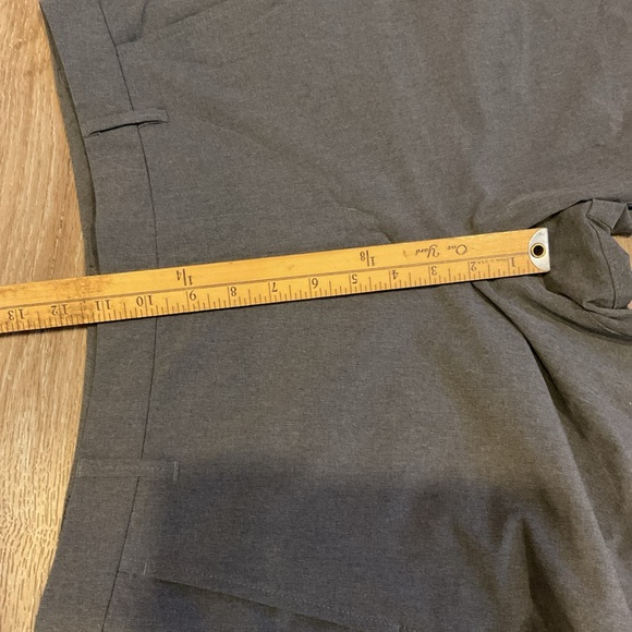 All In Motion - Flat Front Gray Golf Chino Shorts - Men’s Size 34 - Picture 11 of 11